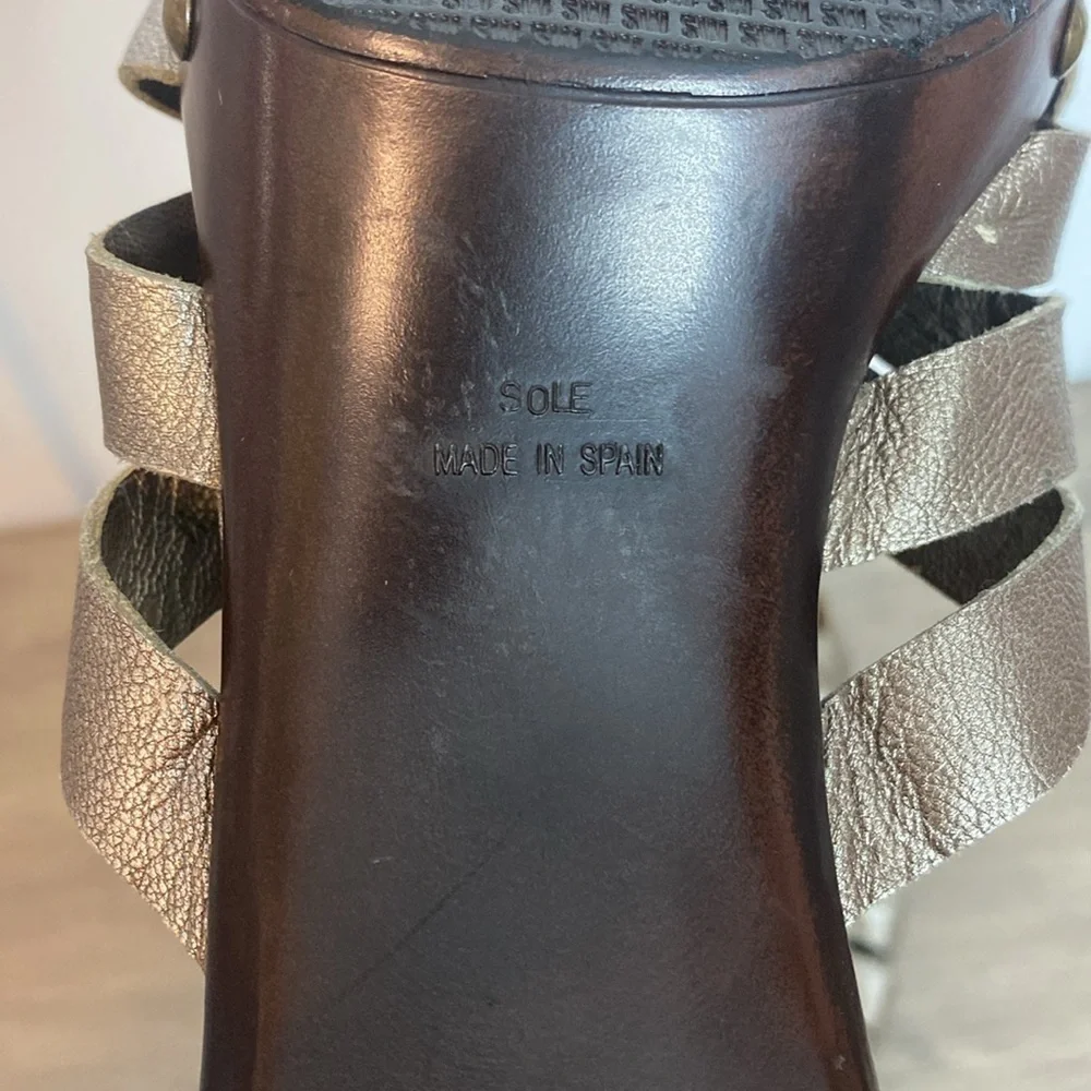 Stuart Weitzman | Dark Bronze Leather Woven Heeled Sandals - Clog Stud Style - 8 - Picture 4 of 8